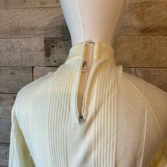 Vintage women’s cream mock neck acrylic long sleeved sweater in 36 or Small - Picture 5 of 9